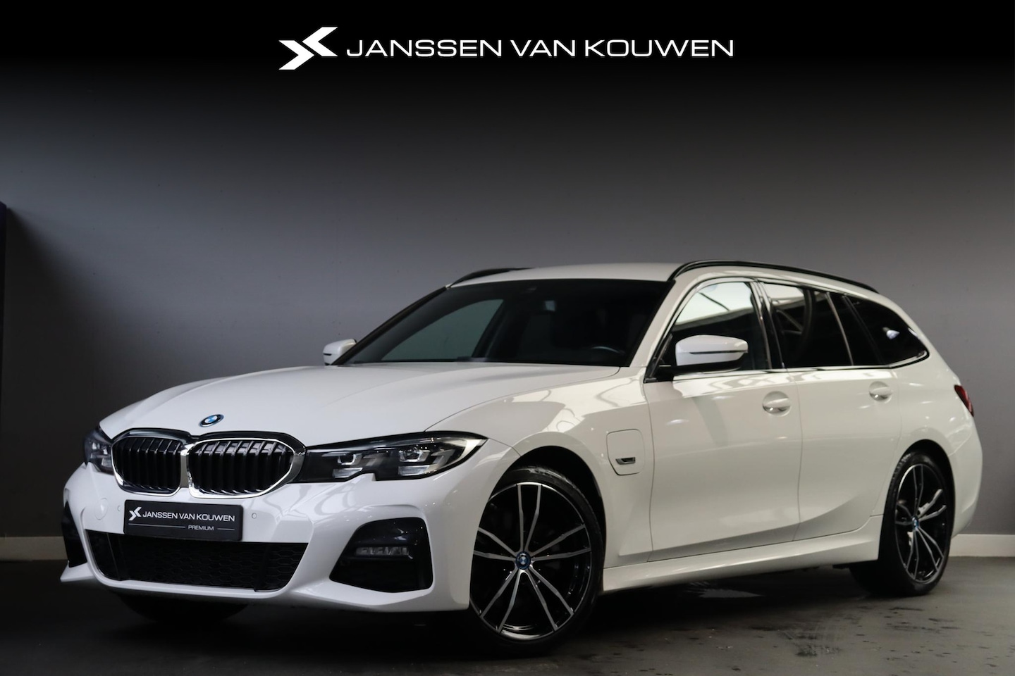 BMW 3-serie Touring - 320e M-Sport Apple Carplay 19 Inch Stoelverwarming - AutoWereld.nl