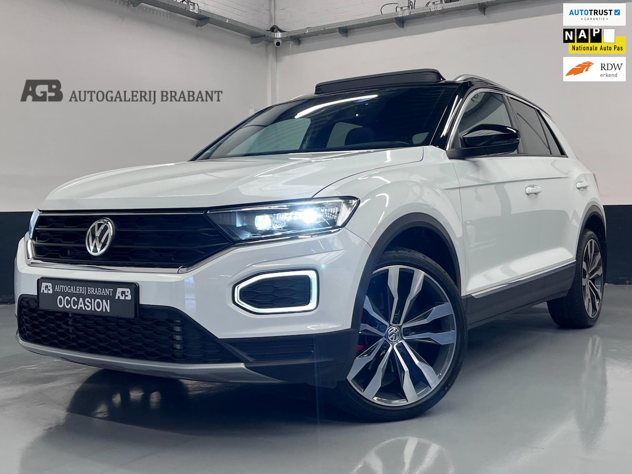 Volkswagen T-Roc - 2.0 TSI 4Motion Sport Pano/Virtual/Carplay/Camera - AutoWereld.nl