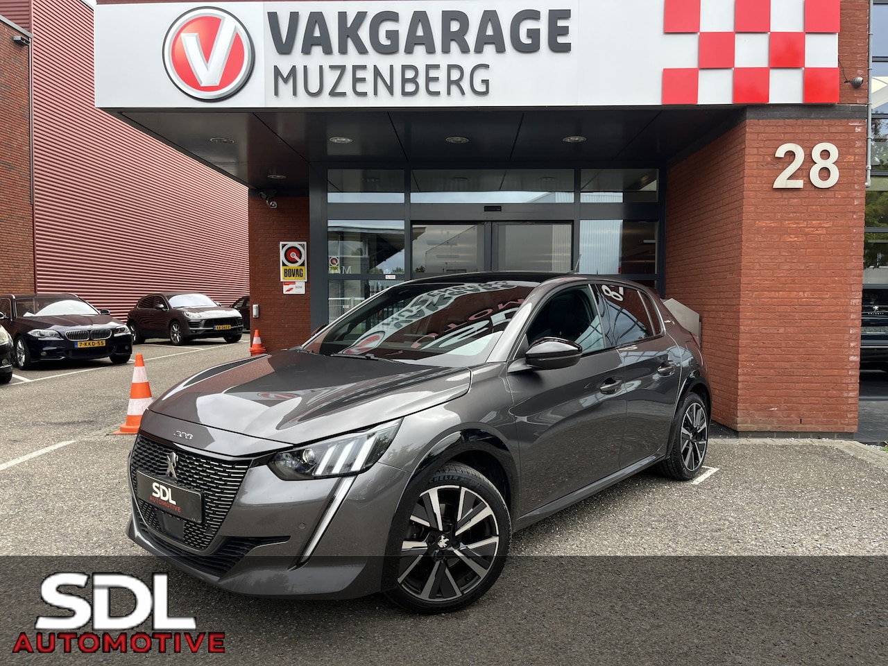 Peugeot 308 - 1.2 PureTech GT-Line // FULL LED // 3D COCKPIT // PANODAK // CAMERA+SENSOREN // NAVI+CARPL - AutoWereld.nl