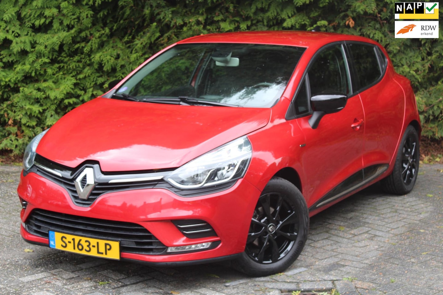 Renault Clio - 0.9 TCe Limited 90PK | Navigatie | Parkeersensoren | Trekhaak | Climate Control | Cruise C - AutoWereld.nl