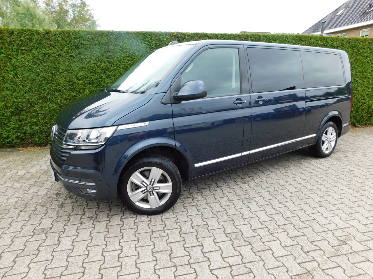 Volkswagen Transporter Multivan - 2.0 TDI/DSG MULTIVAN! El. schuifdeuren, digitaal cockpit, ACC, Carplay enz - AutoWereld.nl