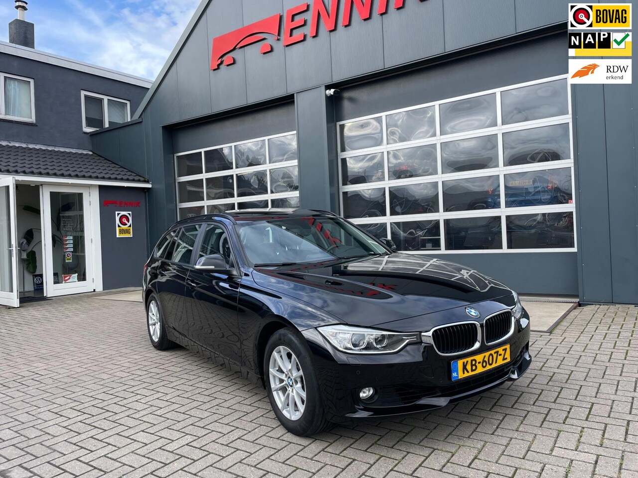 BMW 3-serie Touring - 320i High Executive Sport / Pano / Keyless / DAB / Trekhaak - AutoWereld.nl