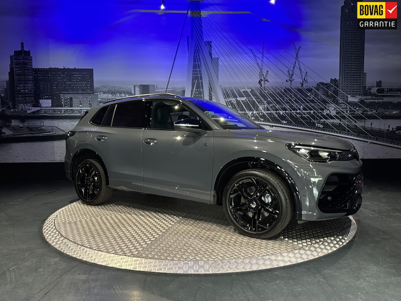 Volkswagen Tiguan - 1.5 eHybrid R-Line Edition *Leder*Memory*BlackStyle*Trekhaak* - AutoWereld.nl