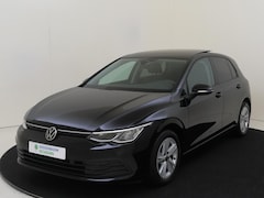 Volkswagen Golf - 1.5 TSI Life | Panoramadak | Trekhaak | Achteruitrijcamera | 3-zone airco | Dodehoek detec