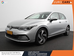 Volkswagen Golf - 1.5 eTSI 150pk DSG Style Navigatie Apple Carplay/Android Auto Parkeersensoren Adaptive Cru