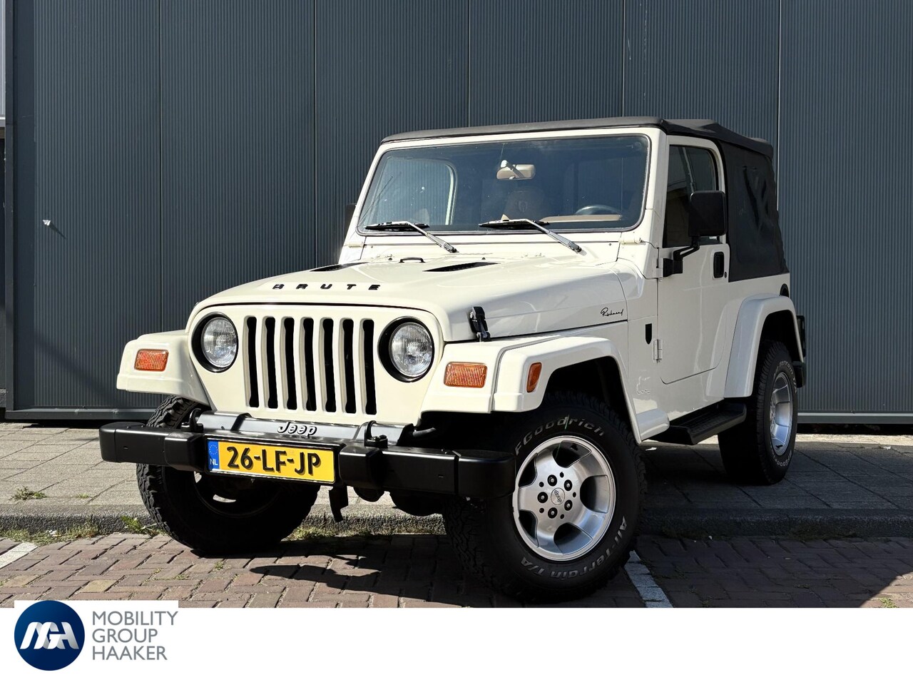 Jeep Wrangler - 4.0i Softtop / One off kind BRUTE / Top staat - AutoWereld.nl