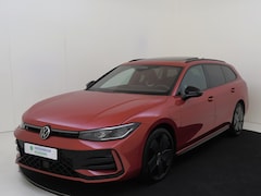 Volkswagen Passat Variant - 1.5 eHybrid R-Line Edition | Panoramadak | Trekhaak | Adaptieve demping systeem | Parkeera
