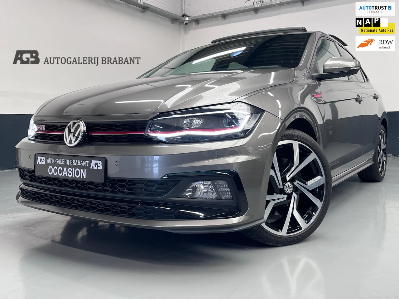 Volkswagen Polo - 2.0 TSI GTI Automaat/Pano/Carplay/Virtual - AutoWereld.nl