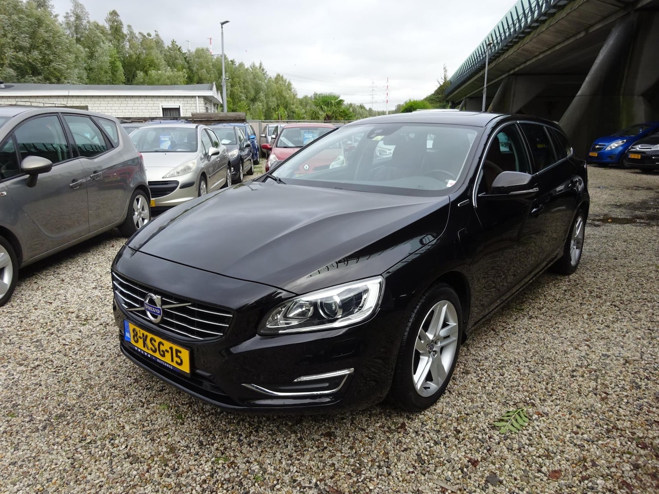 Volvo V60 - 2.4 D6 AWD Plug-In Hybrid Summum Automaat Parkeer Sensoren Schuif/Kantel Dak Cruise Contro - AutoWereld.nl