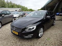 Volvo V60 - 2.4 D6 AWD Plug-In Hybrid Summum Automaat Parkeer Sensoren Schuif/Kantel Dak Cruise Contro