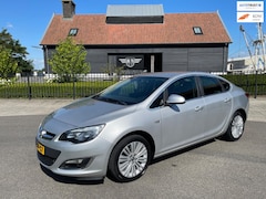 Opel Astra - 1.4 Design Edition Sedan Airc/Ecc Lm Velgen Zeer Nette Auto