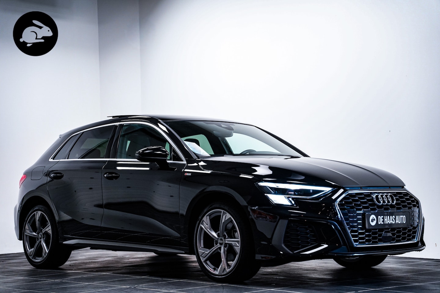 Audi A3 Sportback - 40 TFSI e S-Line/Pano dak/Alcantara ruit/Matrix led/18 inch - AutoWereld.nl