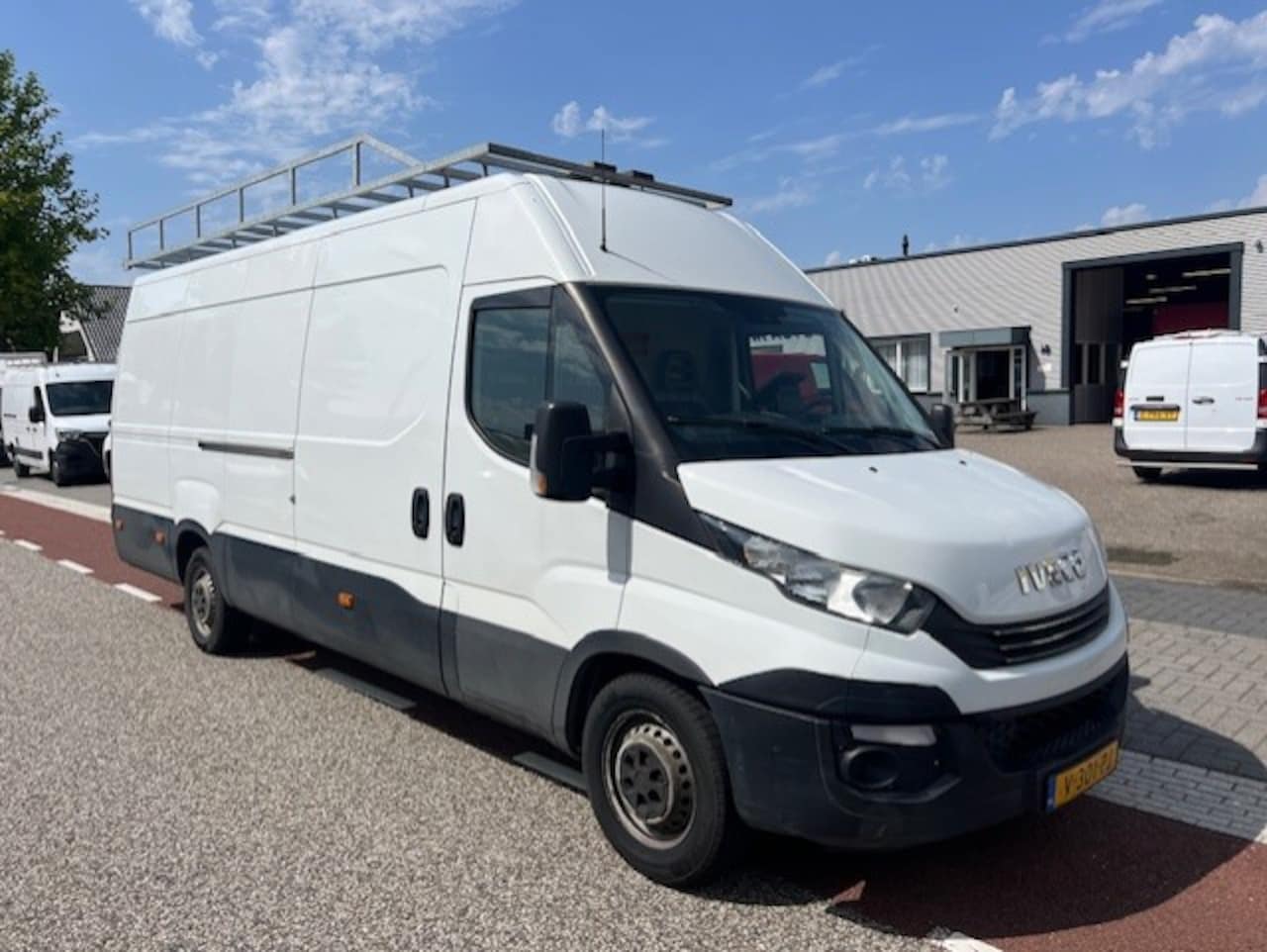 Iveco Daily - 35S14 2.3d 410 MAXI L4H2 HIMATIC AUTOM. KLIMA EURO6 3.5T AHK! - AutoWereld.nl