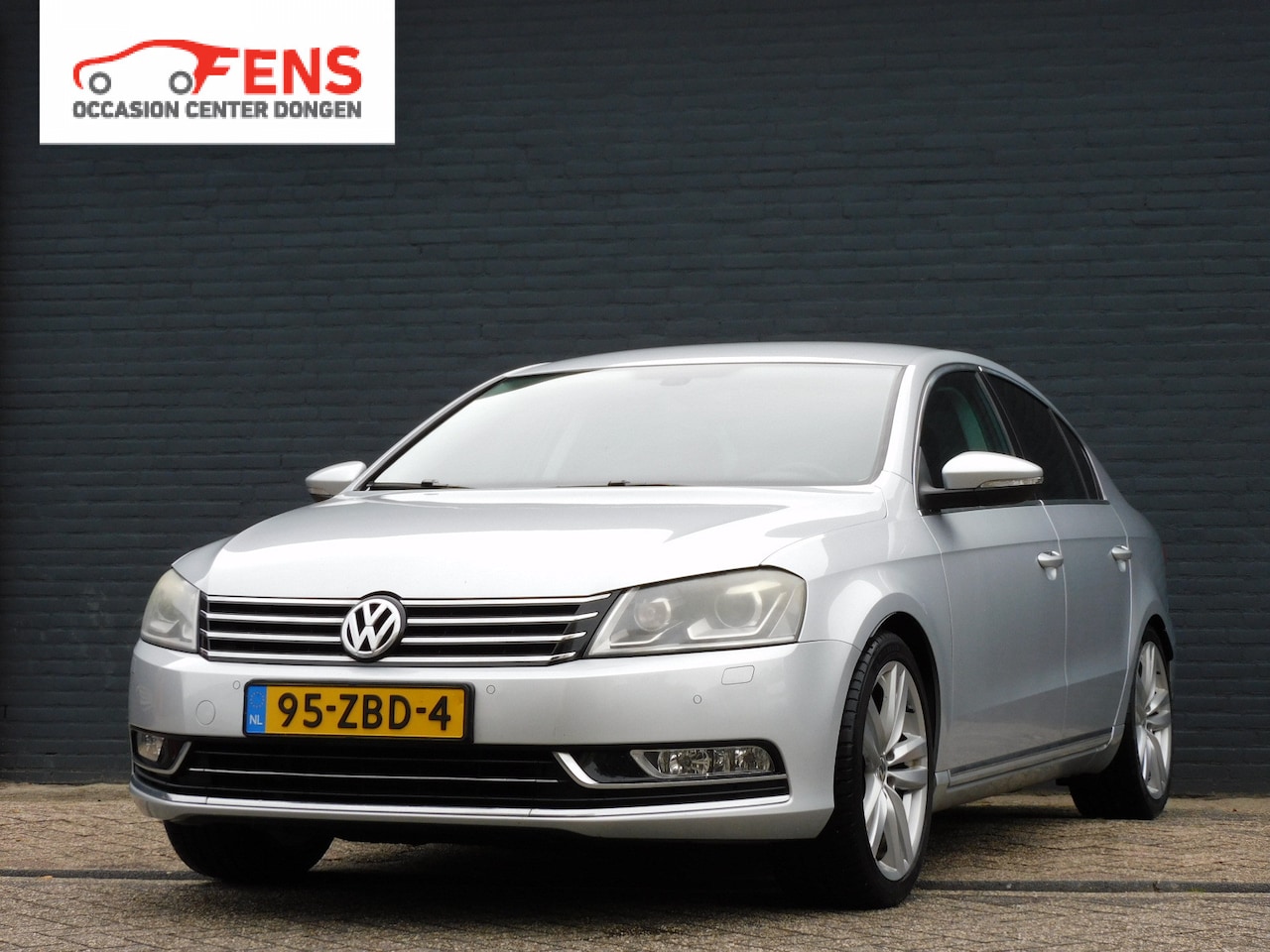 Volkswagen Passat - 1.8 TSI Highline NAVI! STOELVERWARMING! LEER! CRUISE! TREKHAAK! LM VELGEN! - AutoWereld.nl