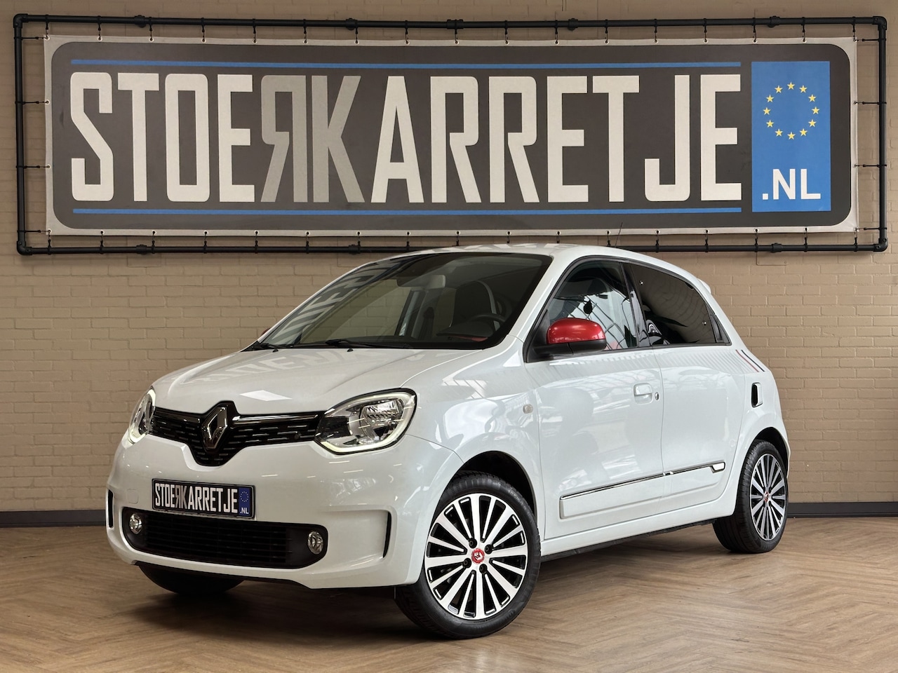 Renault Twingo - 0.9 TCe 92pk | Le coq Sportif | Navi R-Link | Clima | 16" | Camera | Led | Carplay | 100 % - AutoWereld.nl