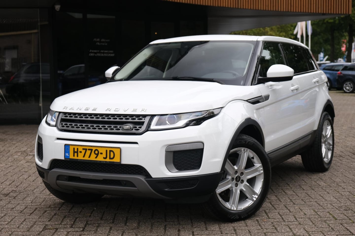 Land Rover Range Rover Evoque - 2.0 TD4 HSE/Pano/Lane/Trekhaak/Stoelverwarming - AutoWereld.nl