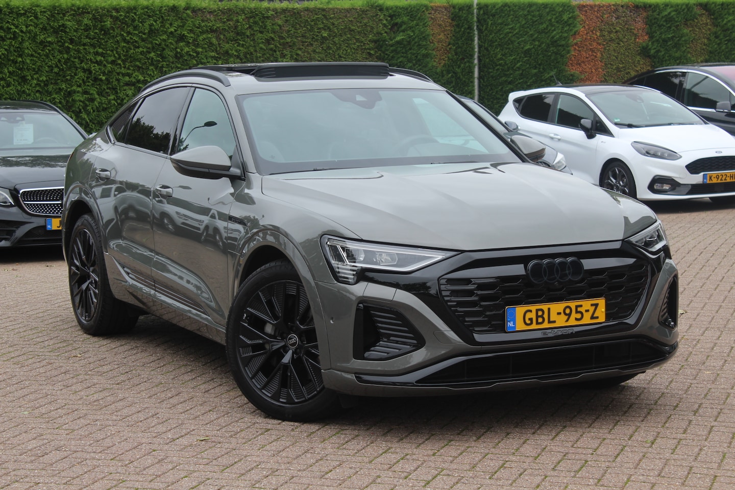 Audi Q8 Sportback e-tron - 55 quattro S Edition Competition 115 kWh / Trekhaak / Panoramadak / Camera / Sfeerverlicht - AutoWereld.nl