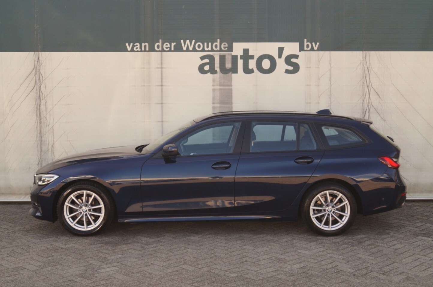 BMW 3-serie Touring - 318i Automaat High Executive Edition -LEER- - AutoWereld.nl