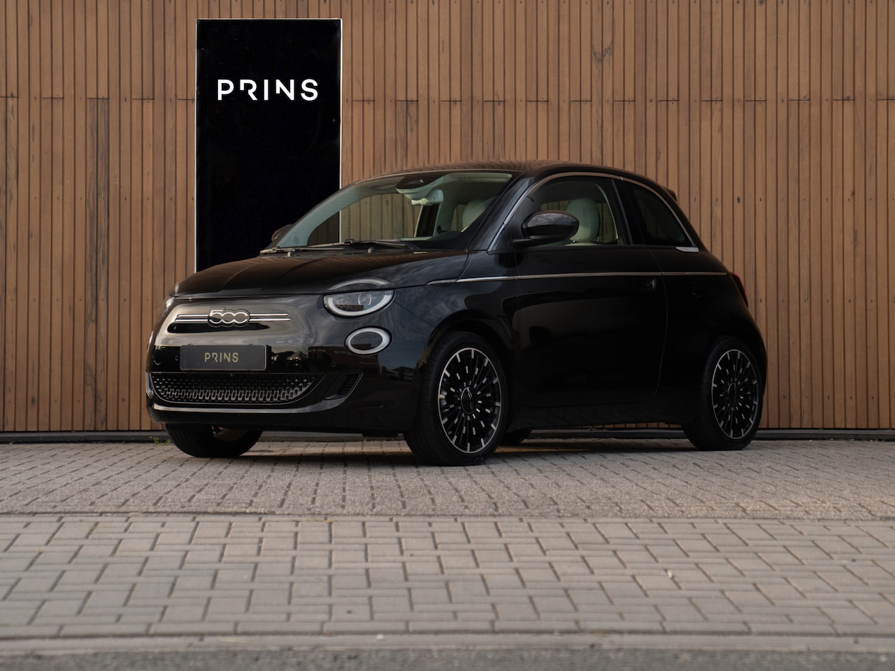 Fiat 500e - La Prima 42 kWh | Pano-dak | Camera - AutoWereld.nl