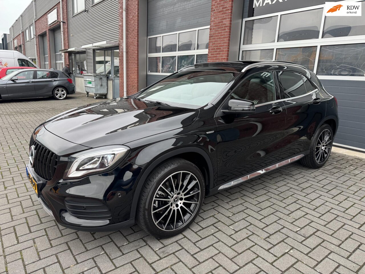 Mercedes-Benz GLA-Klasse - 250 AUT AMG LED Pano Navi Camera - AutoWereld.nl