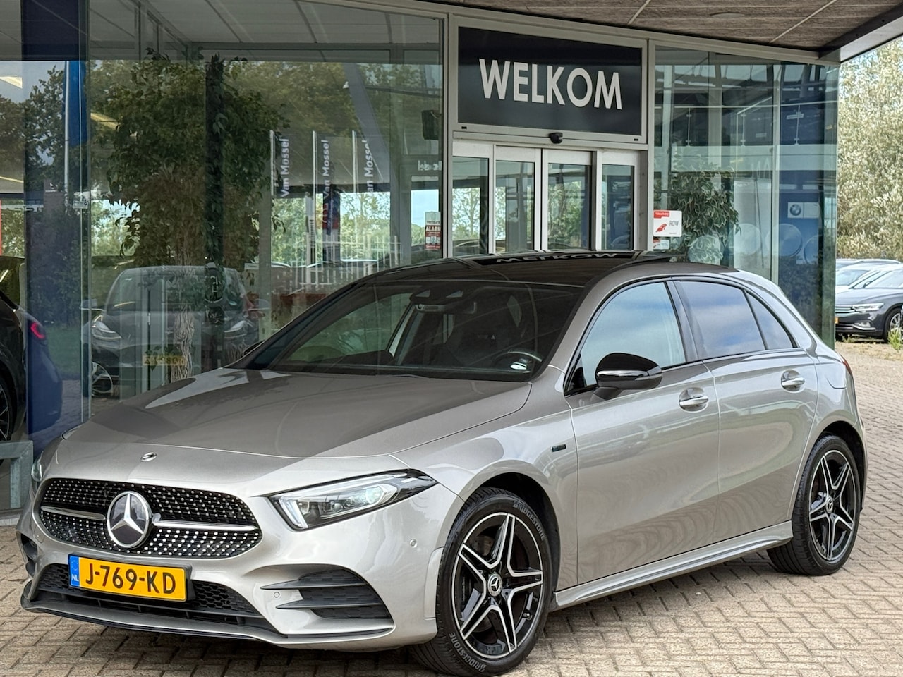 Mercedes-Benz A-klasse - 250 e AMG Pano|Memory|Sfeer|Dealer Onderhouden - AutoWereld.nl
