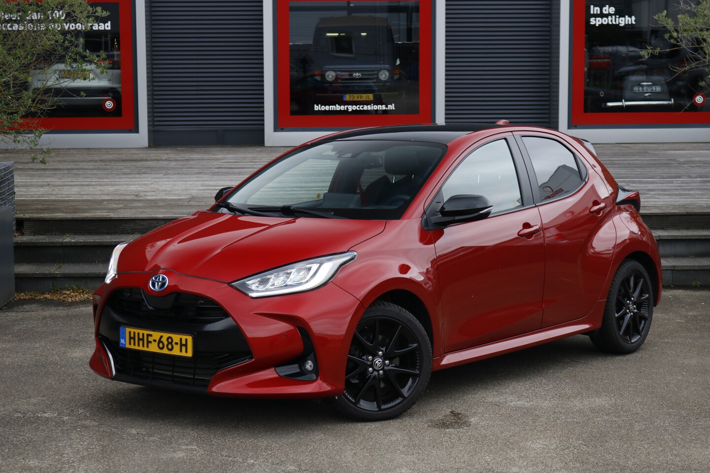 Toyota Yaris - 1.5 Hybrid Executive Premium Bearlock All Season - AutoWereld.nl