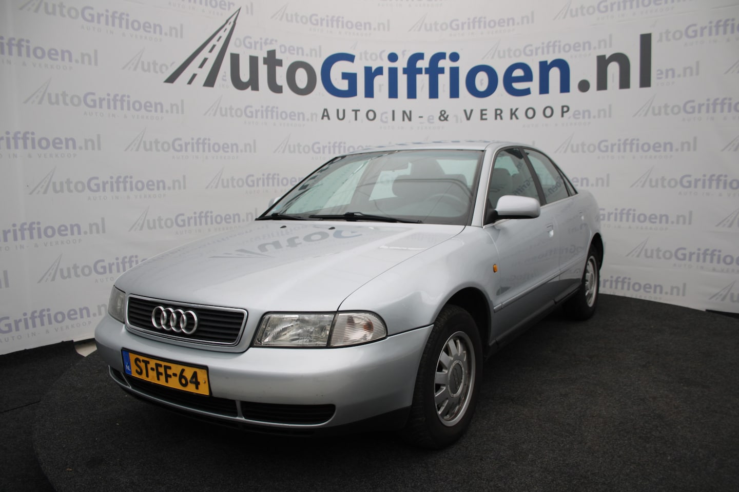Audi A4 Limousine - 2.4 5V Advance keurige V6 automaat met cruise controle - AutoWereld.nl