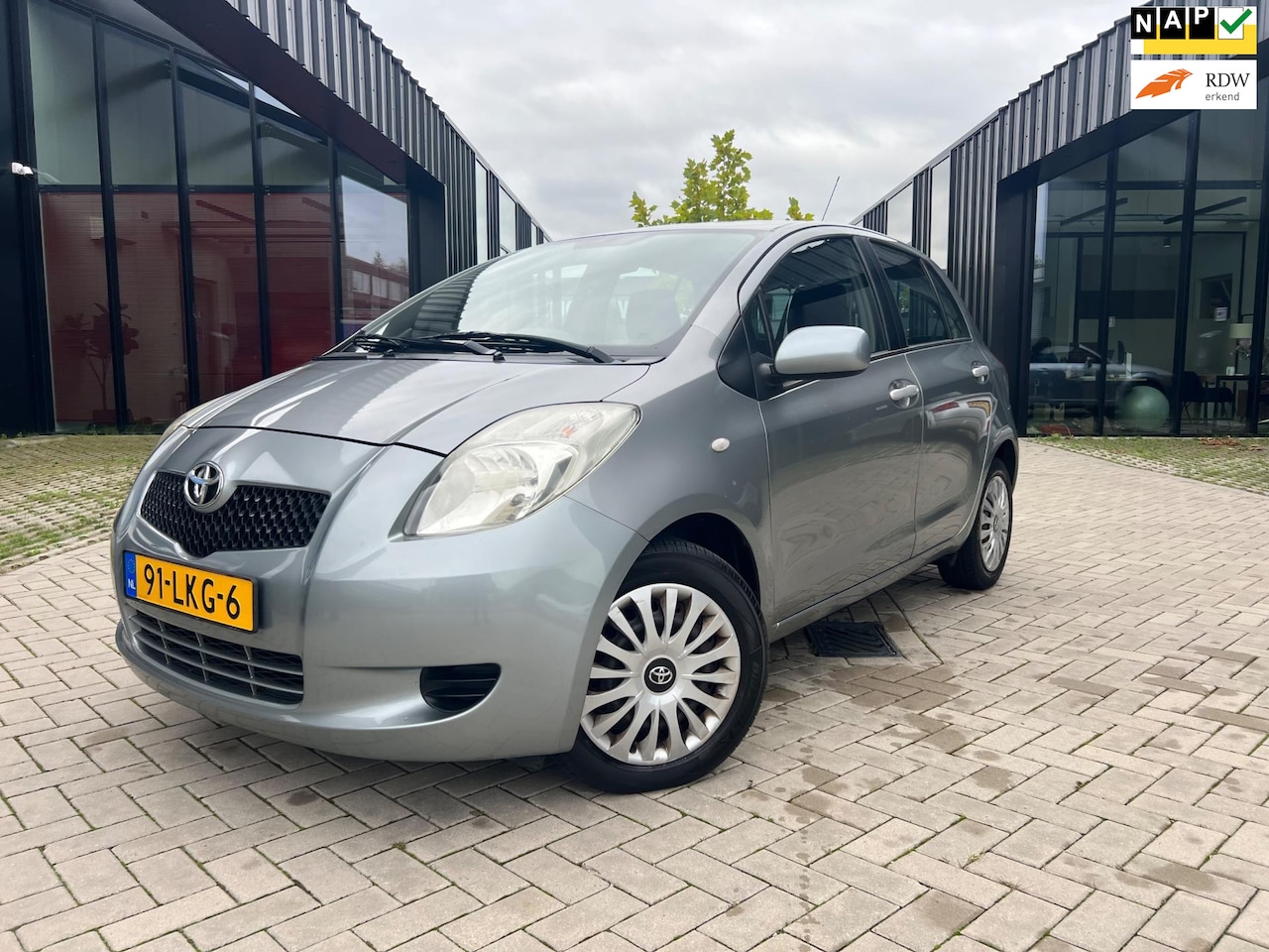 Toyota Yaris - 1.3 VVTi Automaat Clima Elek pakket Nwe APK NL Auto NAP - AutoWereld.nl