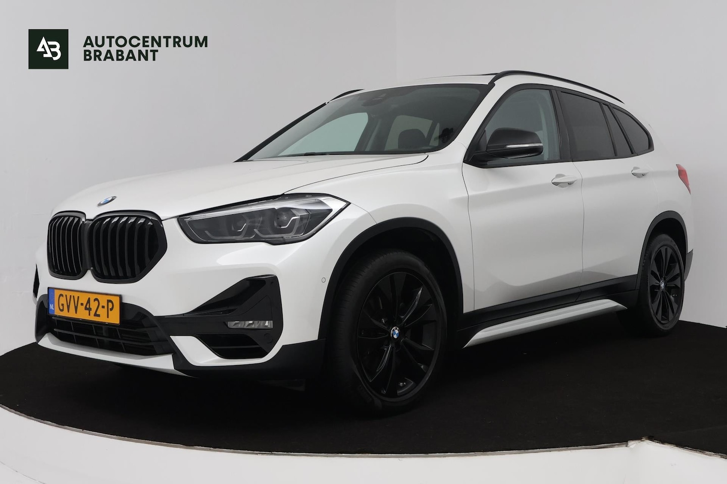 BMW X1 - SDrive20i High Executive (PANORAMADAK, HARMAN/KARDON, GROOT-NAVIGATIE, STOELVERWARMING, DE - AutoWereld.nl