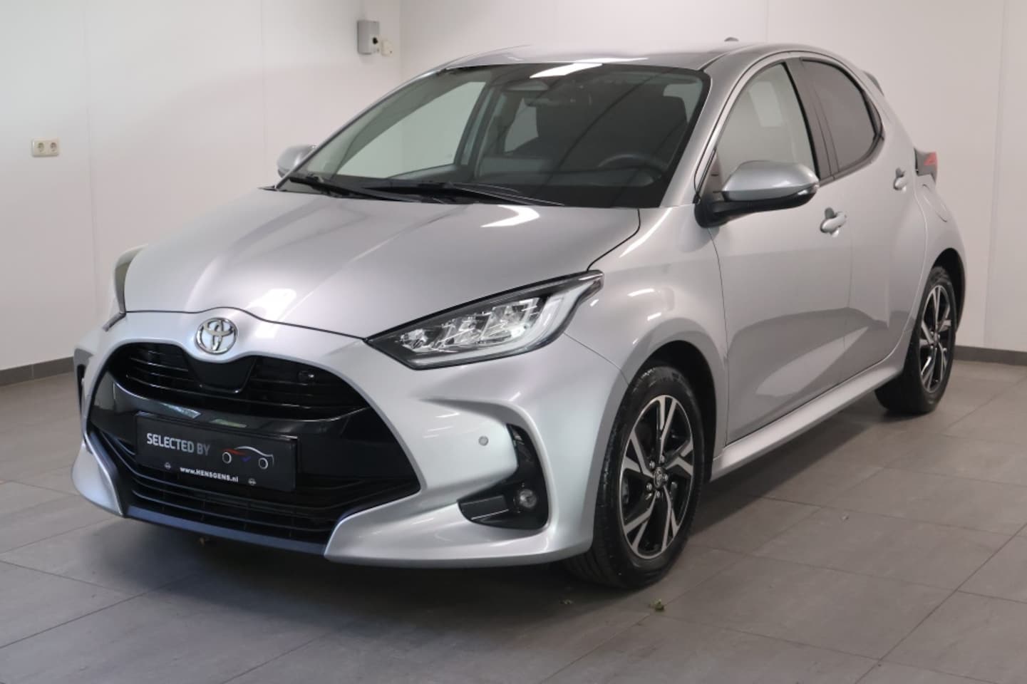 Toyota Yaris - 1.5 Hybride 115 Dynamic met Comfort Pack! - AutoWereld.nl