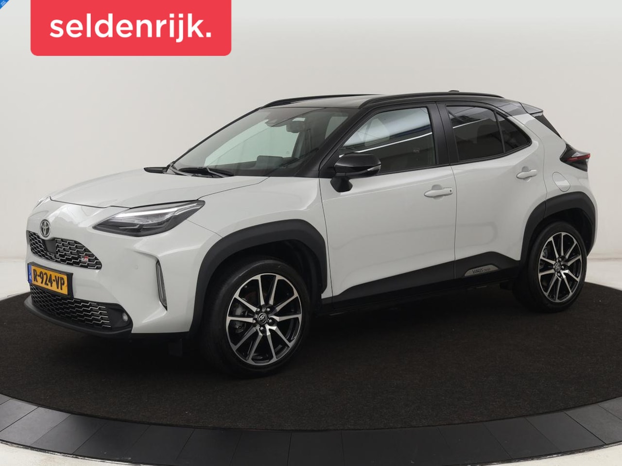 Toyota Yaris Cross - 1.5 Hybrid GR Sport | Trekhaak | Carplay | Adaptive cruise | Climate control | Navigatie | - AutoWereld.nl