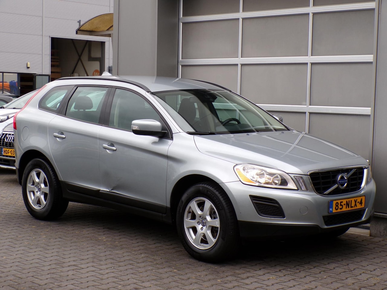 Volvo XC60 - 2.0 D3 Kinetic|Navi|Cruise|Trekhaak|PDC|Aux|Airco - AutoWereld.nl