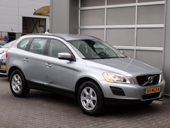 Volvo XC60 - 2.0 D3 Kinetic|Navi|Cruise|Trekhaak|PDC|Aux|Airco