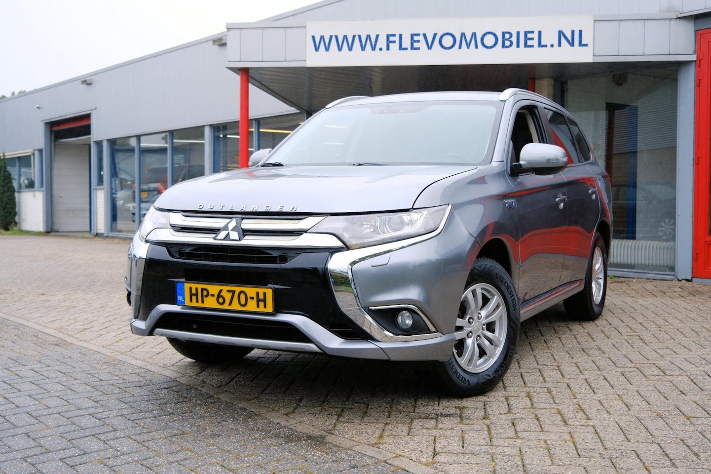 Mitsubishi Outlander - 2.0 PHEV Business Edition Aut. Navi|Half Leder|Camera|LMV - AutoWereld.nl