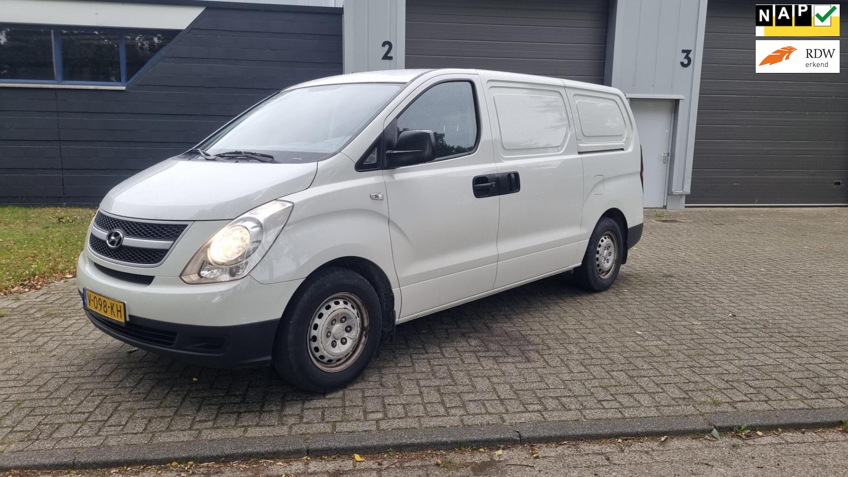 Hyundai H 300 - H300 2.5 CRDi Dynamic DC APK 5/2026 ZEER MOOI - AutoWereld.nl