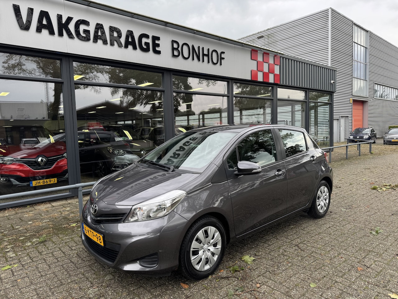 Toyota Yaris - 1.3 VVT-i Aspiration AUTOMAAT-AIRCO-CAMERA - AutoWereld.nl