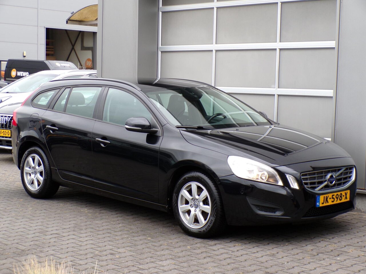 Volvo V60 - 1.6 D2 R-Design|Aut|Navi|Cruise|Leder|Trekhaak|PDC - AutoWereld.nl