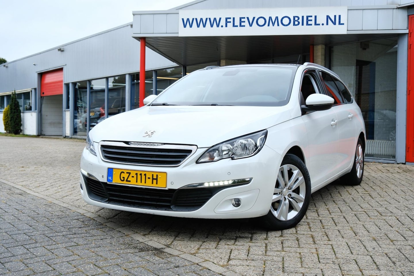 Peugeot 308 SW - 1.6 BlueHDI Executive Pack Pano|1e Eig|Cam|DAB|Clima|Navi - AutoWereld.nl