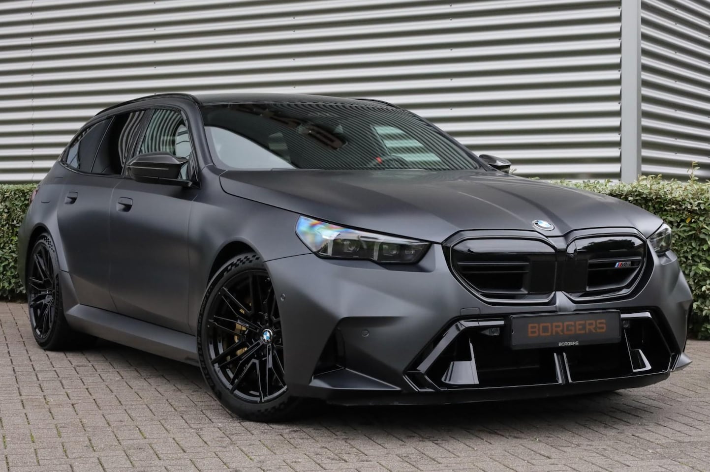 BMW M5 - Touring V8 Hybrid Akrapovic l Ceramic l B&W l XPEL - AutoWereld.nl