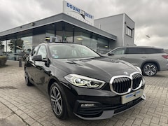BMW 1-serie - 118i Executive Edition Pano-Dak | Trekhaak | Stoelverw. | Camera