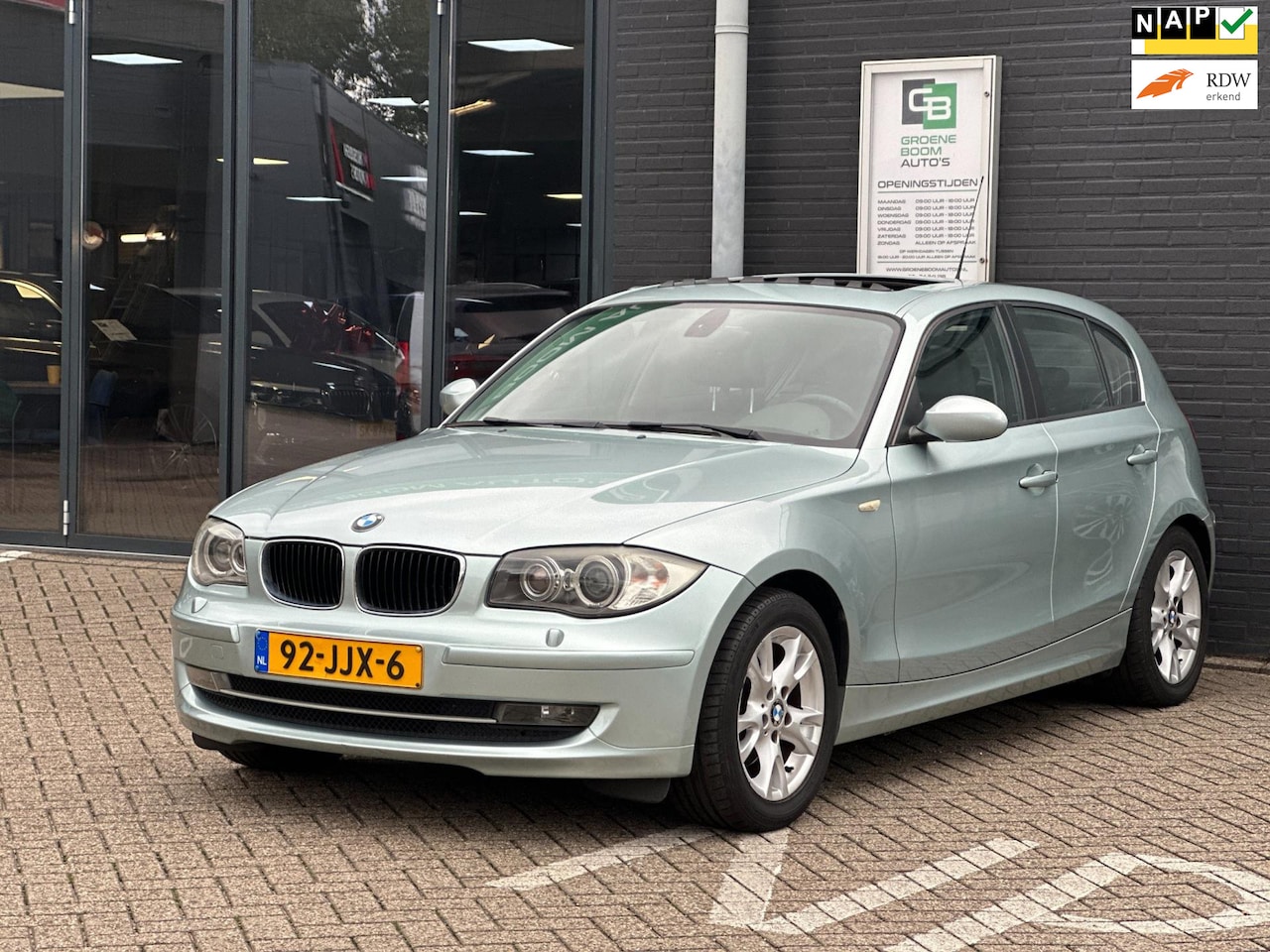 BMW 1-serie - 120i Business Line/LEDER/NAVI/SCHUIFDAK/AUTOMAAT/NETTE STAAT!! - AutoWereld.nl