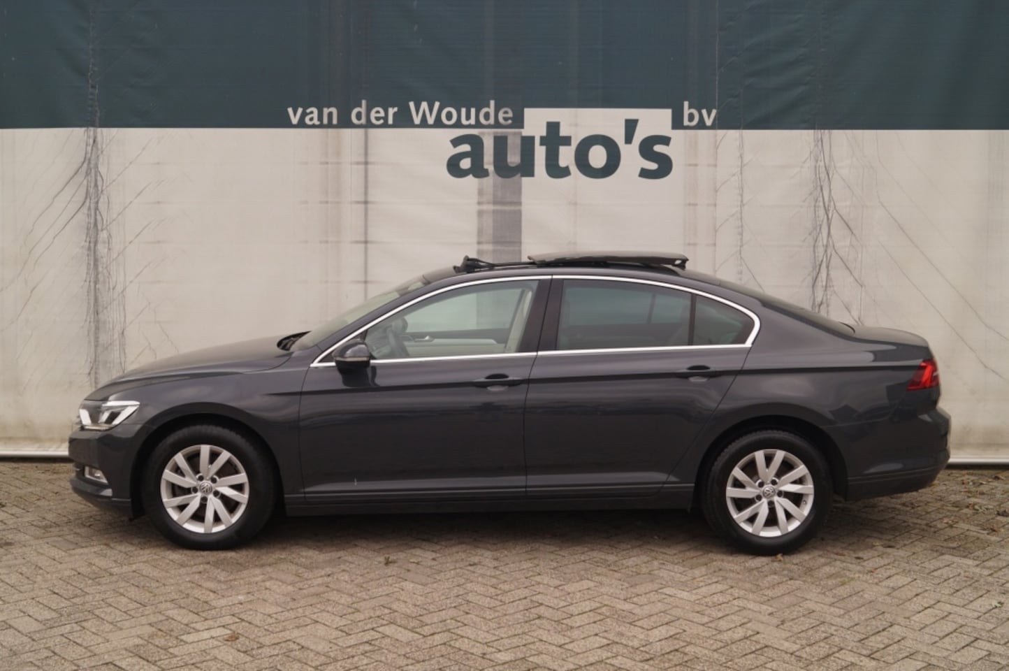 Volkswagen Passat - 1.6 TDI Comfortline Business 4-drs -PANO-NAVI-ECC-PDC- - AutoWereld.nl