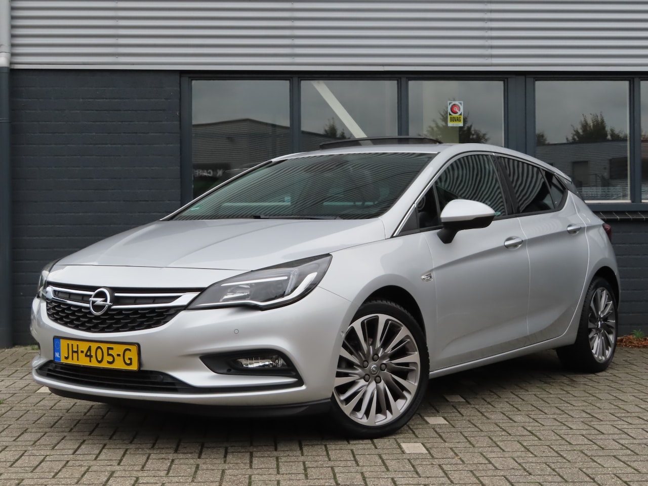Opel Astra - 1.4 Innovation |  schuifdak | navi + carplay | 18 inch | camera - AutoWereld.nl