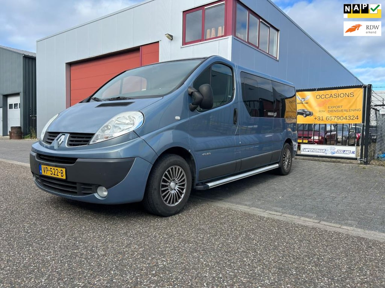 Renault Trafic - 2.5 dCi T29 L2H2 DC Dubbel Cabine Automaat Trekhaak - AutoWereld.nl