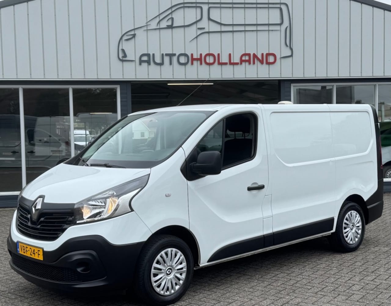 Renault Trafic - 1.6 DCI 92KW 125PK EURO 6 AIRCO/ CRUISE CONTROL/ NAVIGATIE/ TREKHAAK/ 100% DEALERONDERHOUD - AutoWereld.nl