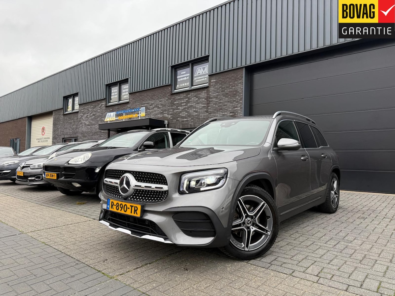 Mercedes-Benz GLB - 200 Premium Plus | 2E EIGENAAR | 12MND GARANTIE | DAB | CARPLAY | LED | NAVI | TREKHAAK | - AutoWereld.nl