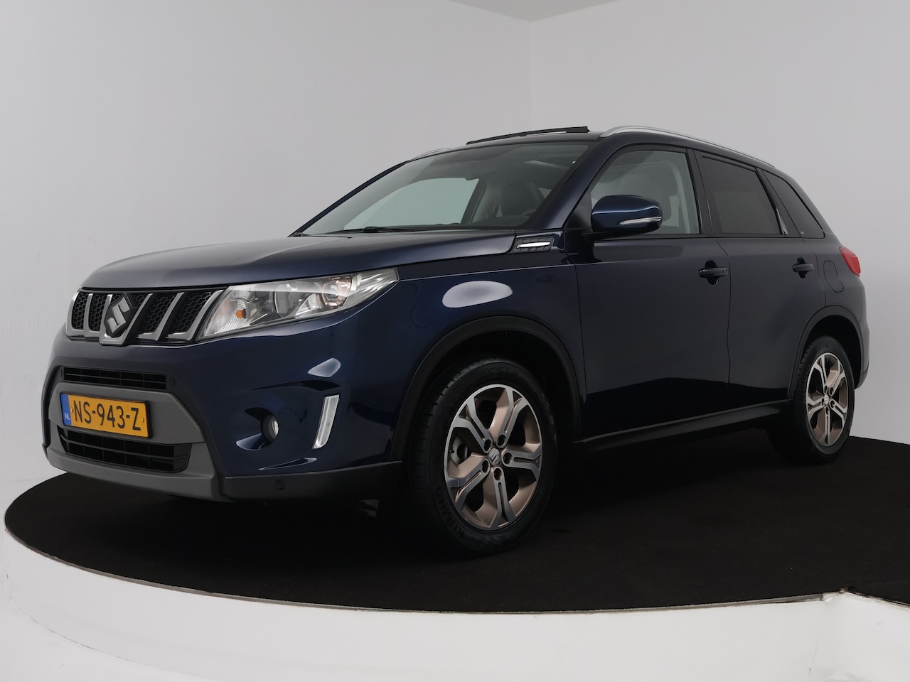 Suzuki Vitara - 1.6 Experience Ledere bekleding | schuifkanteldak | trekhaak | climate control | Adaptive - AutoWereld.nl
