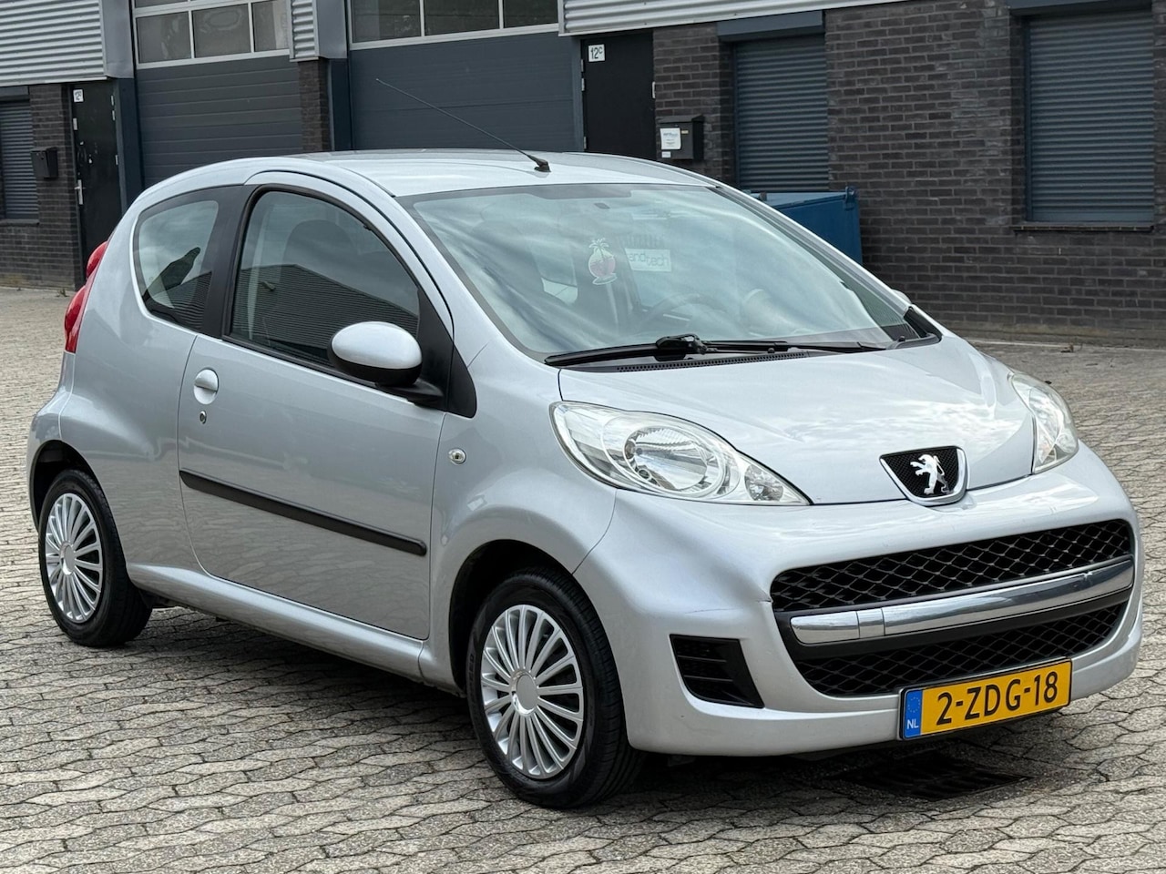 Peugeot 107 - 1.0-12V Millesim 200 automaat nieuw APK NAP - AutoWereld.nl