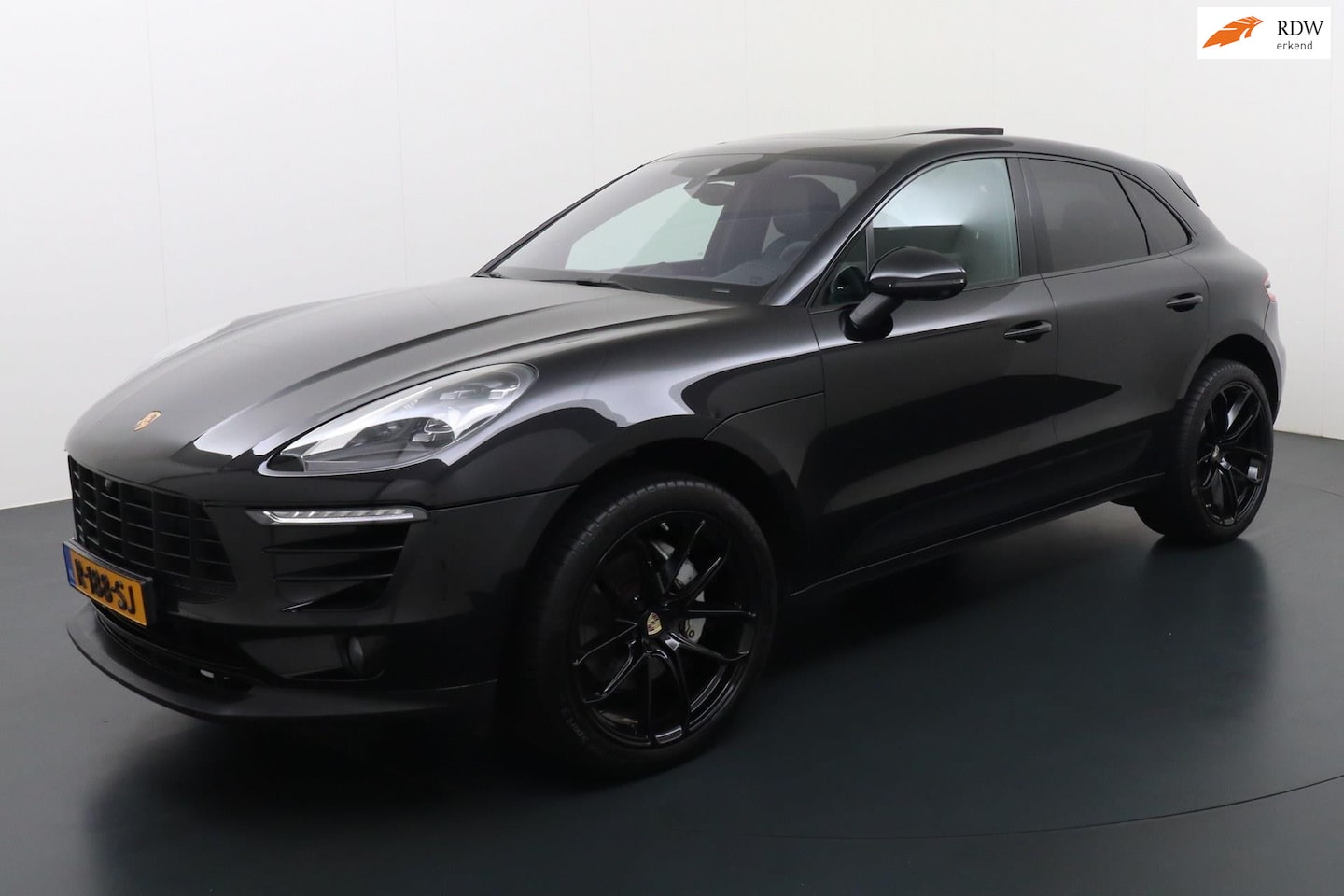 Porsche Macan - 3.0 S V6 Sportchrono|Alcantara|Panoramadak|Camera|Navigatie - AutoWereld.nl
