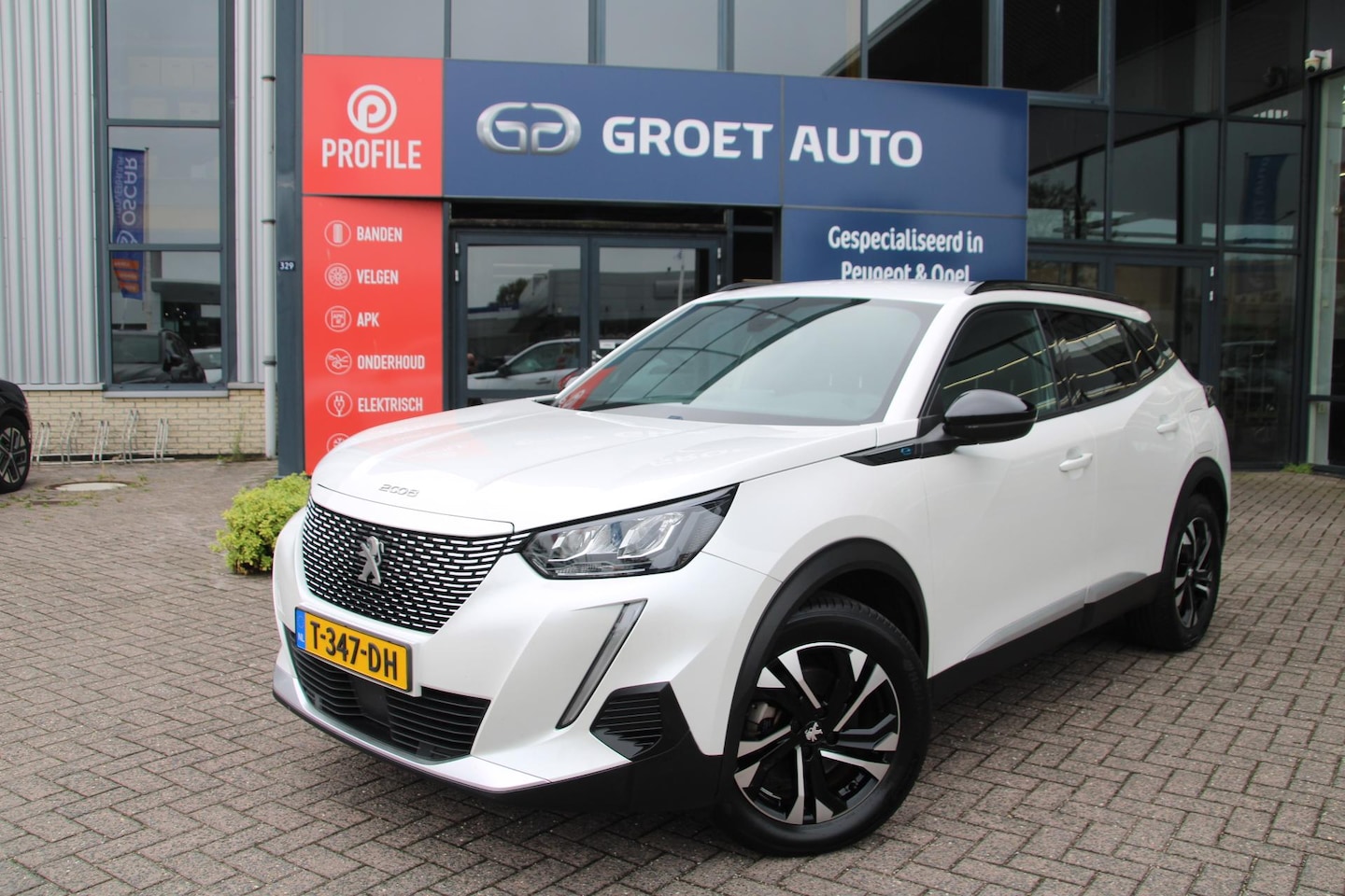Peugeot e-2008 - EV Allure Pack 50 kWh Automaat Airco Carplay Dealer onderhouden - AutoWereld.nl